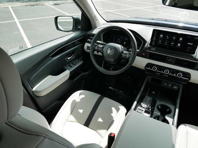 Photo of 2026 Obsidian Blue Pearl Honda Passport
