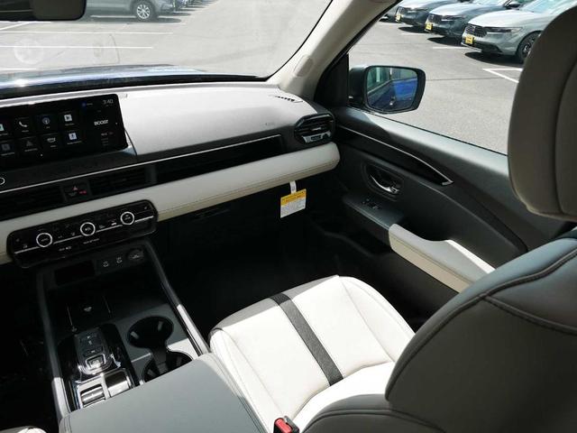 Photo of 2026 Obsidian Blue Pearl Honda Passport