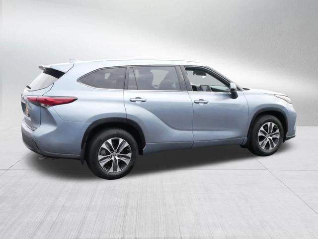 Photo of 2021 Moon Dust Toyota Highlander