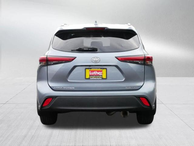 Photo of 2021 Moon Dust Toyota Highlander