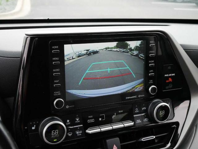 Photo of 2021 Moon Dust Toyota Highlander