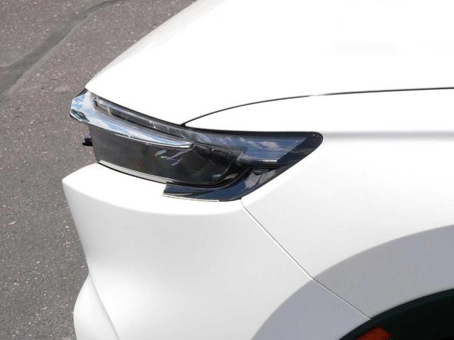 Photo of 2023 Platinum White Pearl Honda CR-V
