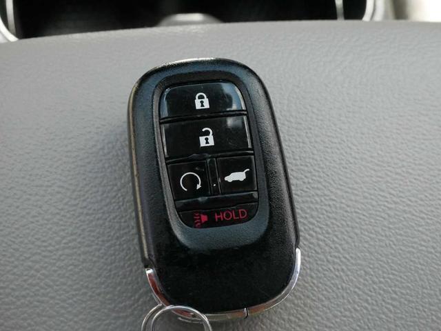 Photo of 2023 Platinum White Pearl Honda CR-V
