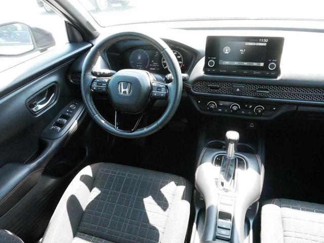 Photo of 2024 Urban Gray Pearl Honda HR-V