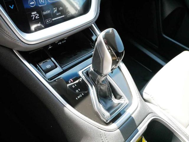 Photo of 2022 Crystal White Pearl Subaru Outback