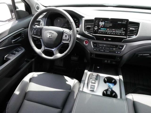 Photo of 2025 Platinum White Pearl Honda Ridgeline