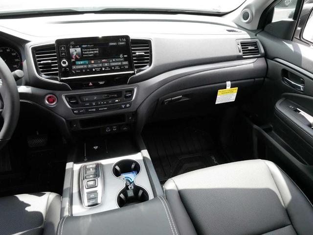 Photo of 2025 Platinum White Pearl Honda Ridgeline