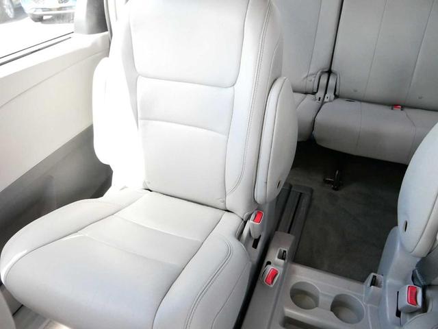 Photo of 2015 Predawn Gray Mica Toyota Sienna