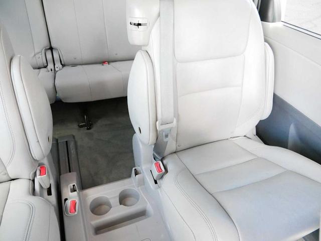 Photo of 2015 Predawn Gray Mica Toyota Sienna
