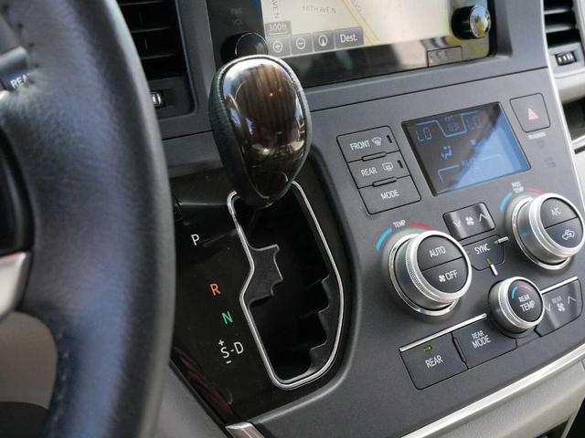Photo of 2015 Predawn Gray Mica Toyota Sienna
