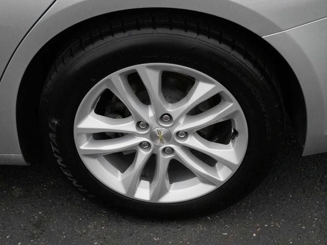 Photo of 2017 Silver Ice Metallic Chevrolet Malibu
