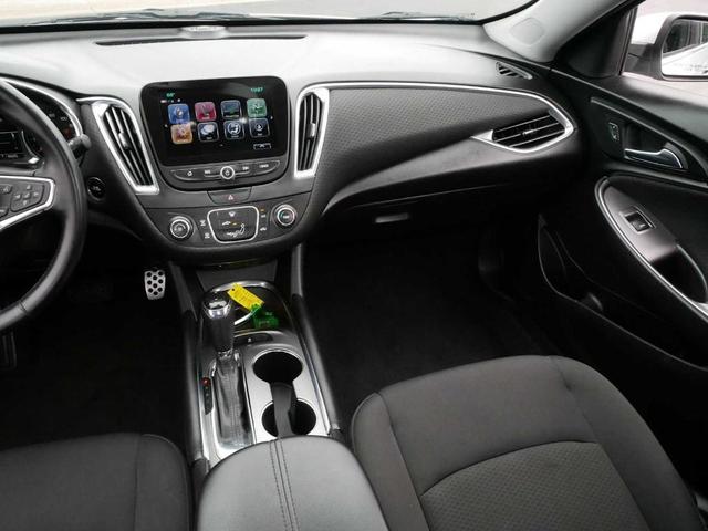 Photo of 2017 Silver Ice Metallic Chevrolet Malibu