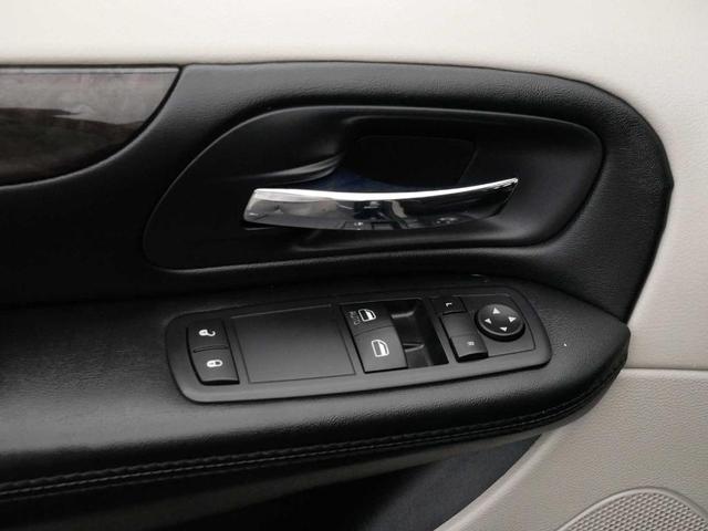 Photo of 2016 True Blue Pearlcoat Dodge Grand Caravan