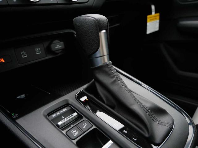 Photo of 2026 Platinum White Pearl Honda CR-V