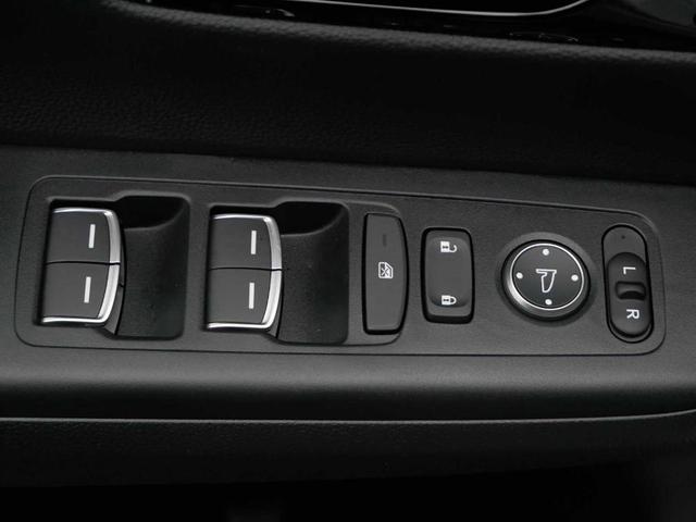 Photo of 2026 Platinum White Pearl Honda CR-V Hybrid