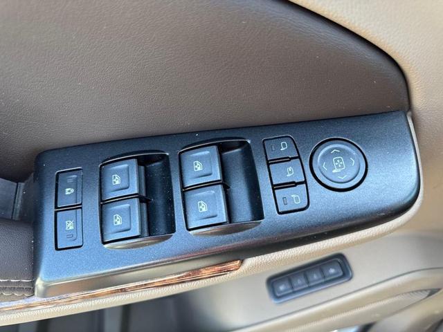 Photo of 2020 Silver Ice Metallic Chevrolet Tahoe