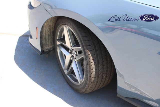 Photo of 2025 Blue Ford Mustang