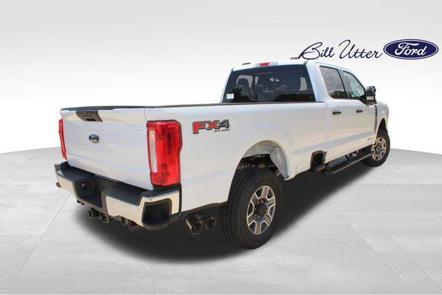Photo of 2025 Oxford White Ford F-350