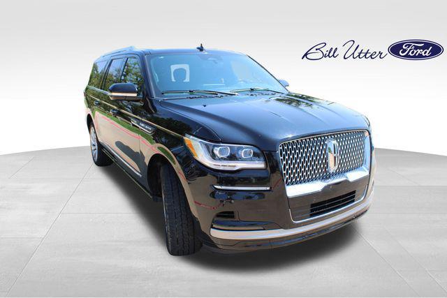 Photo of 2024 Infinite Black Metallic Clearcoat Lincoln Navigator