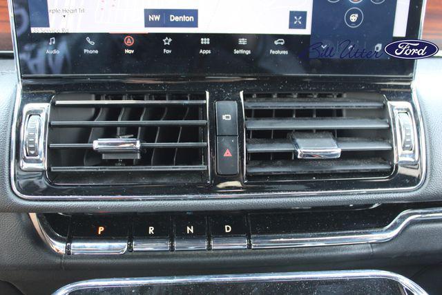 Photo of 2024 Infinite Black Metallic Clearcoat Lincoln Navigator