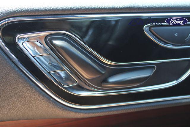 Photo of 2024 Infinite Black Metallic Clearcoat Lincoln Navigator