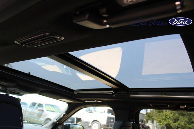 Photo of 2024 Infinite Black Metallic Clearcoat Lincoln Navigator