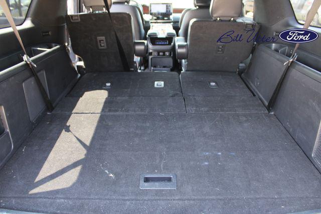 Photo of 2024 Infinite Black Metallic Clearcoat Lincoln Navigator