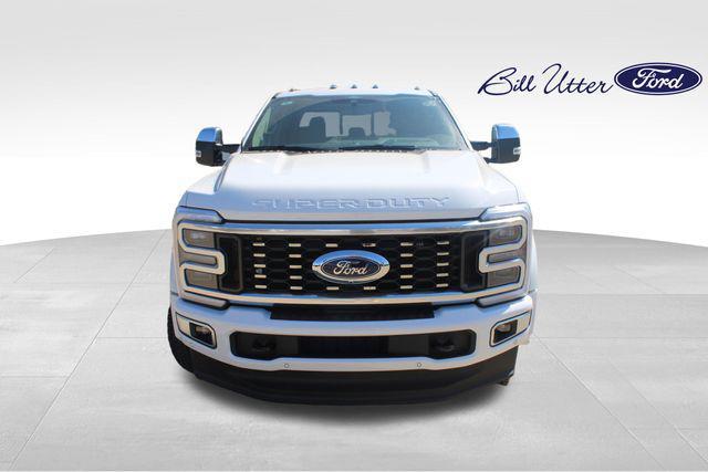 Photo of 2025 White Metallic Ford F-450