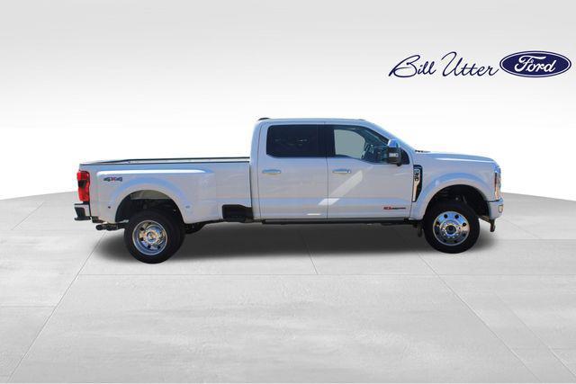 Photo of 2025 White Metallic Ford F-450