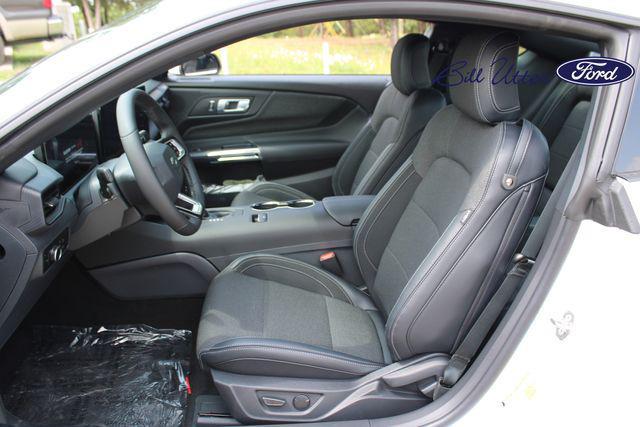 Photo of 2025 Oxford White Ford Mustang