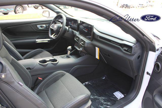 Photo of 2025 Oxford White Ford Mustang