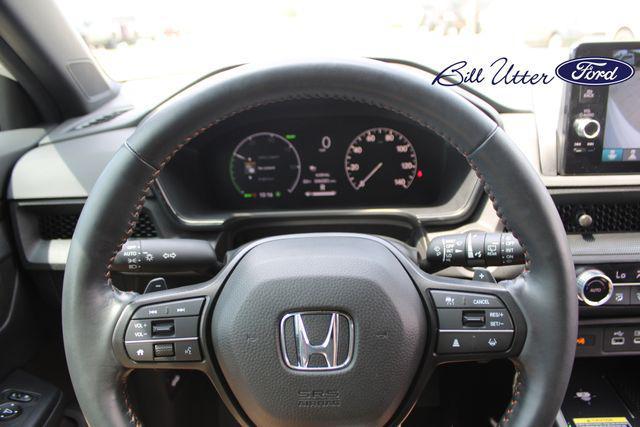 Photo of 2024 Platinum White Pearl Honda CR-V Hybrid