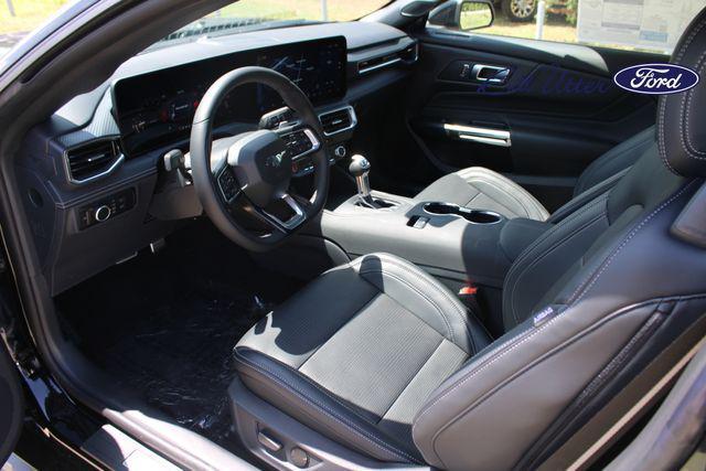 Photo of 2025 Shadow Black Ford Mustang