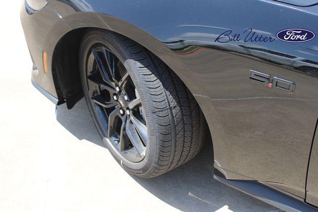 Photo of 2025 Shadow Black Ford Mustang
