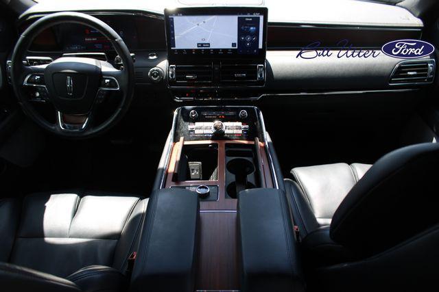 Photo of 2023 Black Metallic Lincoln Navigator