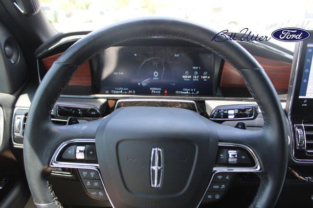 Photo of 2023 Black Metallic Lincoln Navigator
