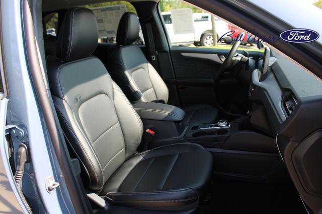 Photo of 2025 Vapor Blue Ford Escape