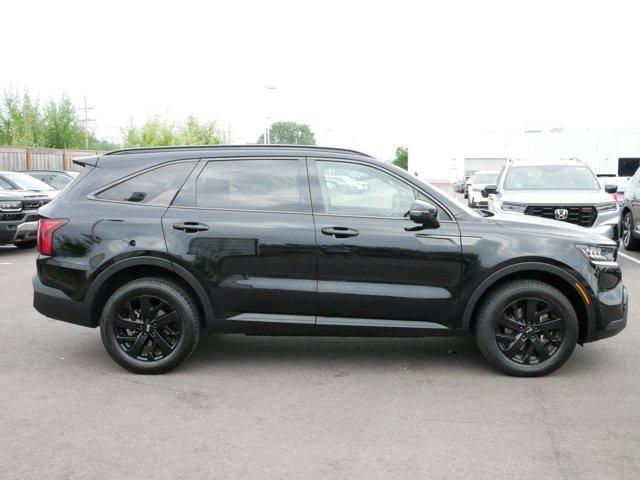 Photo of 2021 Ebony Black Kia Sorento