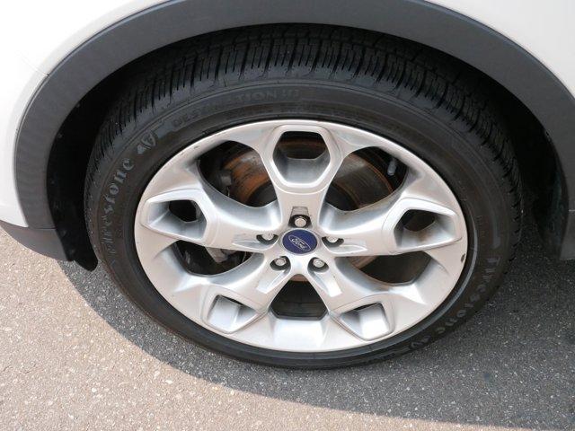 Photo of 2015 White Platinum Tri-Coat Metallic Ford Escape