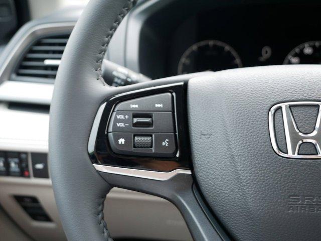 Photo of 2025 Solar Silver Metallic Honda Odyssey