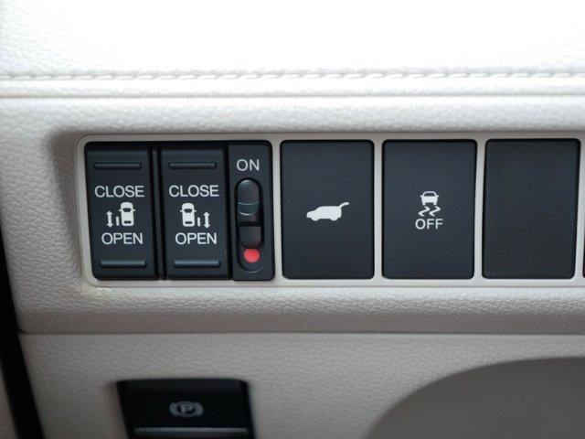 Photo of 2025 Solar Silver Metallic Honda Odyssey