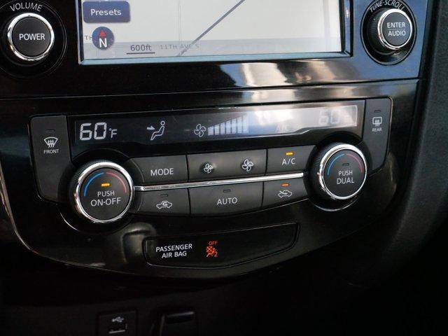Photo of 2014 Super Black Nissan Rogue