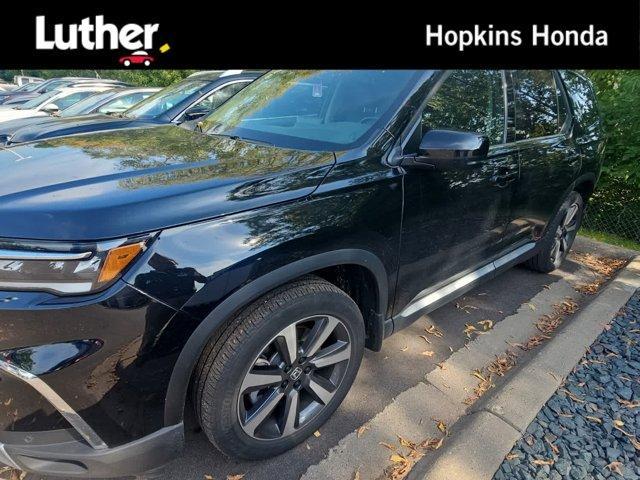 Photo of 2023 Crystal Black Pearl Honda Pilot
