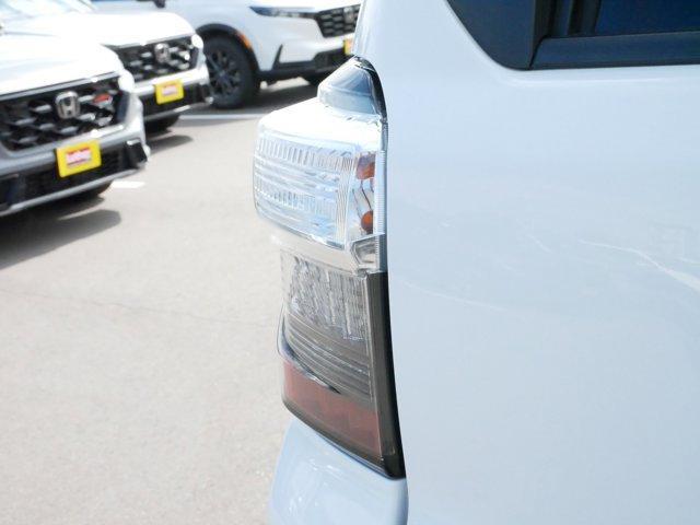 Photo of 2018 Super White Toyota 4Runner