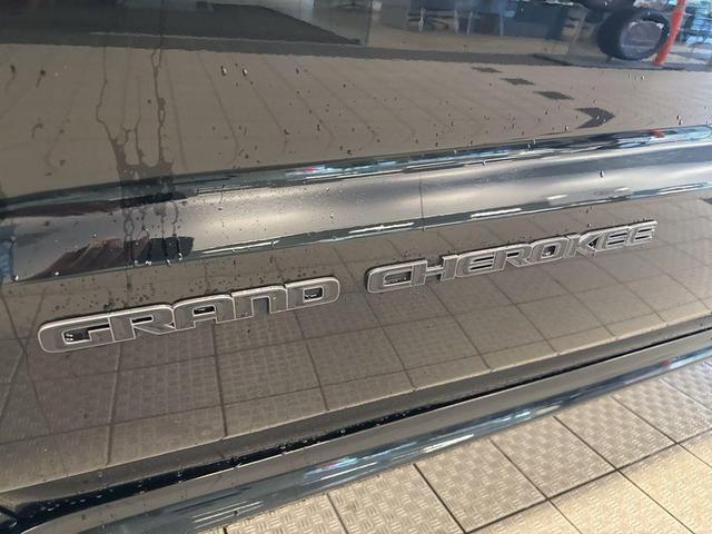 Photo of 2019 Diamond Black Jeep Grand Cherokee