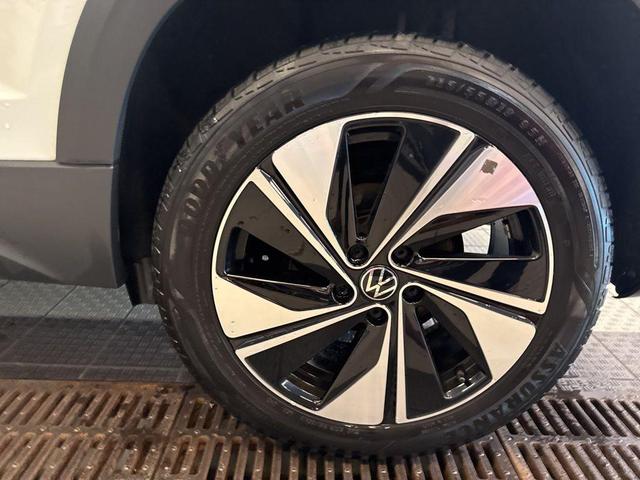Photo of 2023 Pure White Volkswagen Taos