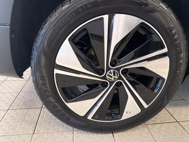 Photo of 2023 Pure White Volkswagen Taos