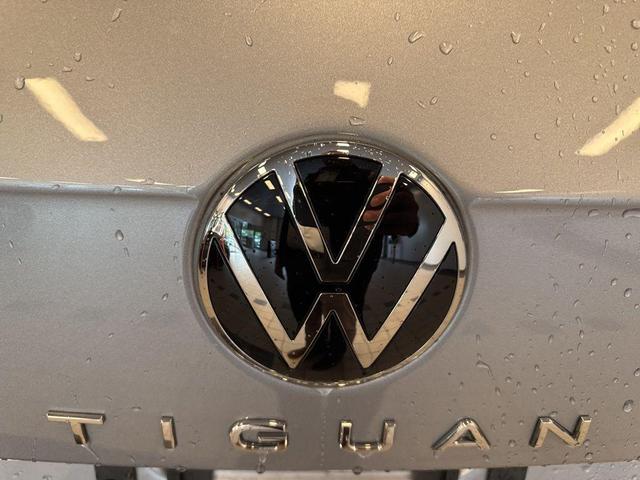 Photo of 2024 Pyrite Silver Metallic Volkswagen Tiguan