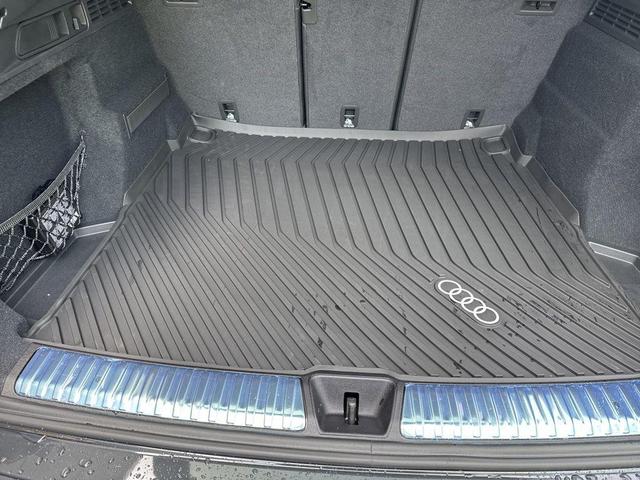 Photo of 2025 Tambora Gray Metallic Audi Q5