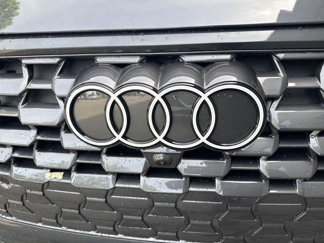 Photo of 2025 Tambora Gray Metallic Audi Q5